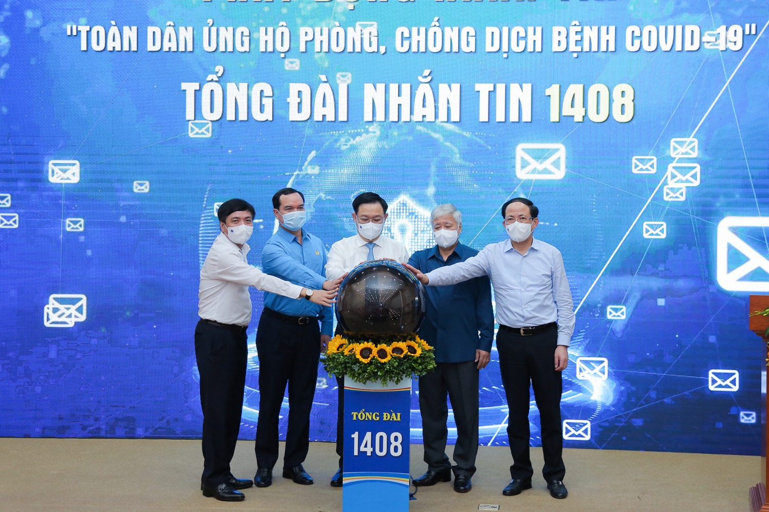 Petrovietnam và CĐ DKVN ủng hộ 2 tỷ 700 triệu đồng cho chương trình 