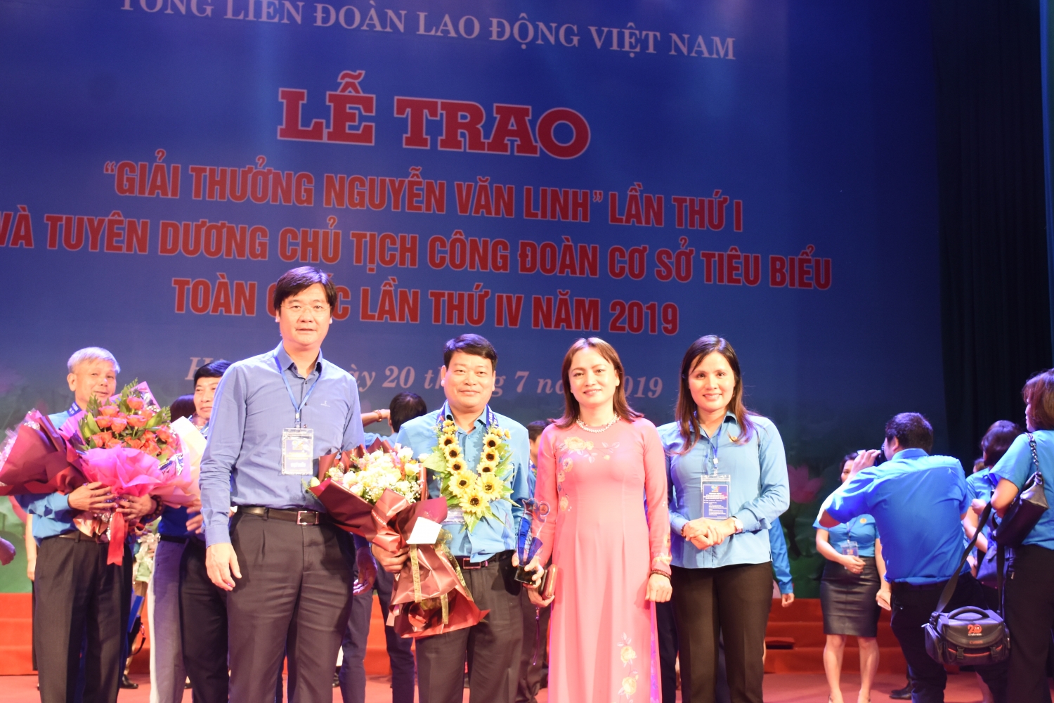 cd dkvn co dai dien duoc ton vinh chu tich cong doan co so xuat sac lan thu iv nam 2019