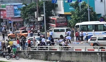 Quảng Ninh: Xe khách nổ lốp gây tai nạn liên hoàn, 5 người thương vong
