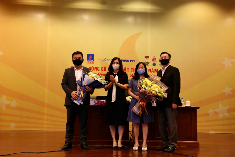 HĐQT PVI chúc mừng ông Nguyễn Xuân Hòa và bà Bùi Thị Nguyệt