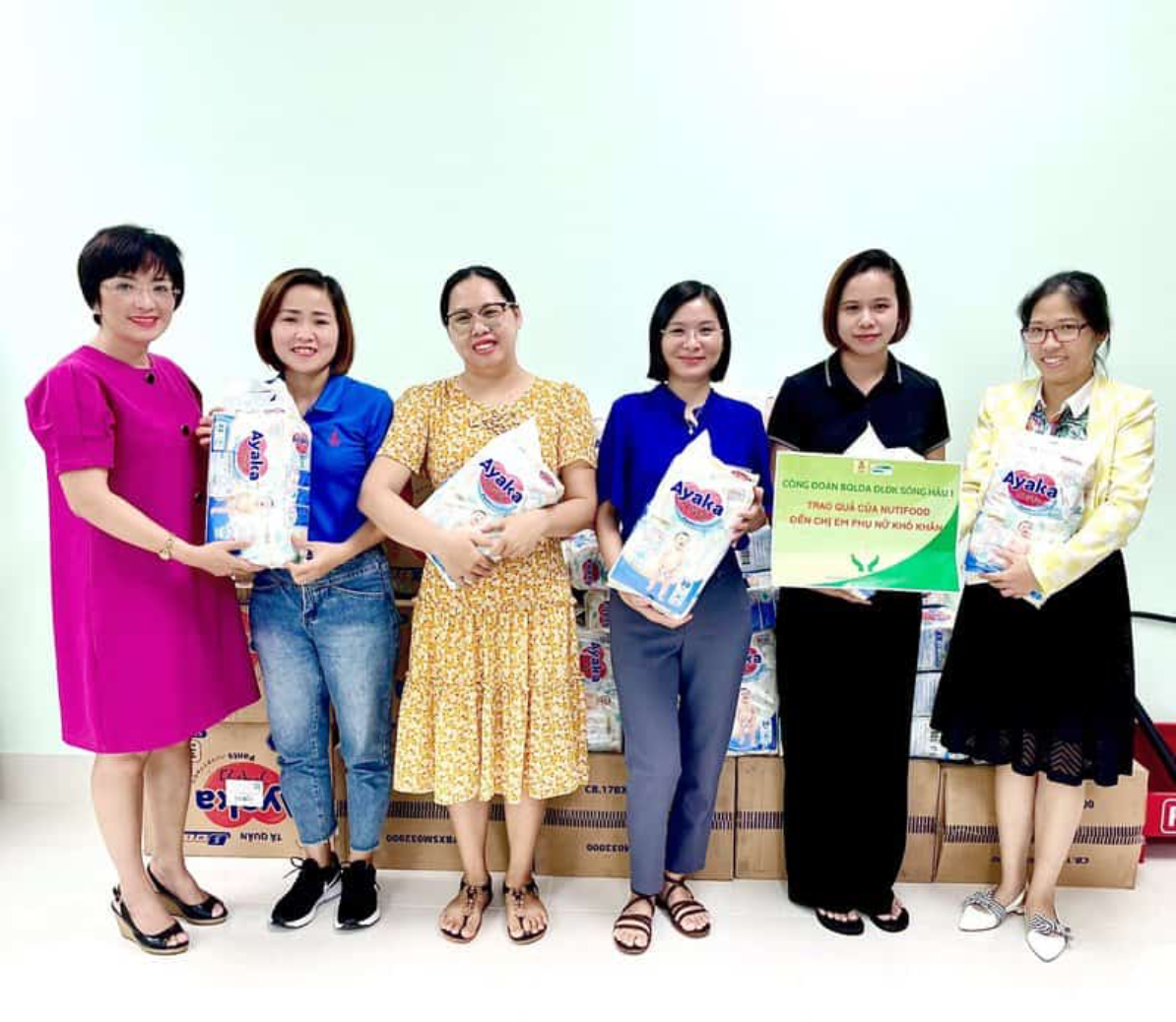 Công đoàn Dầu khí Việt Nam trao hỗ trợ nữ CBCNV khó khăn