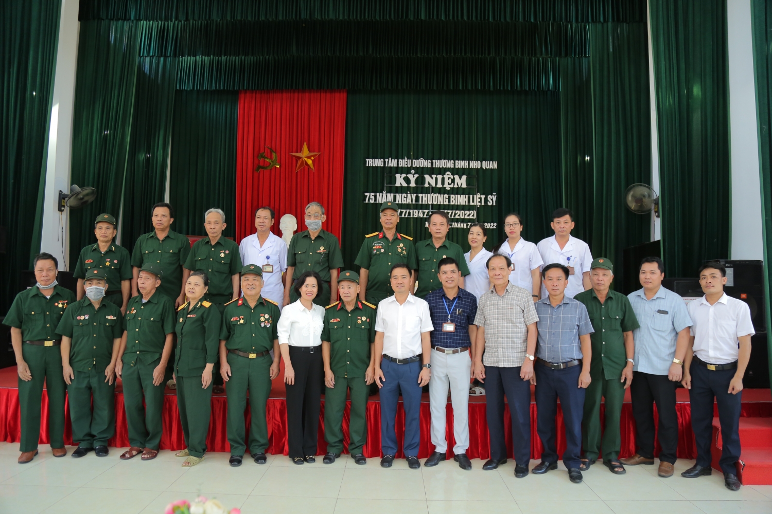 CĐ DKVN thăm, tặng quà thương, bệnh binh tại Trung tâm Điều dưỡng thương binh Nho Quan