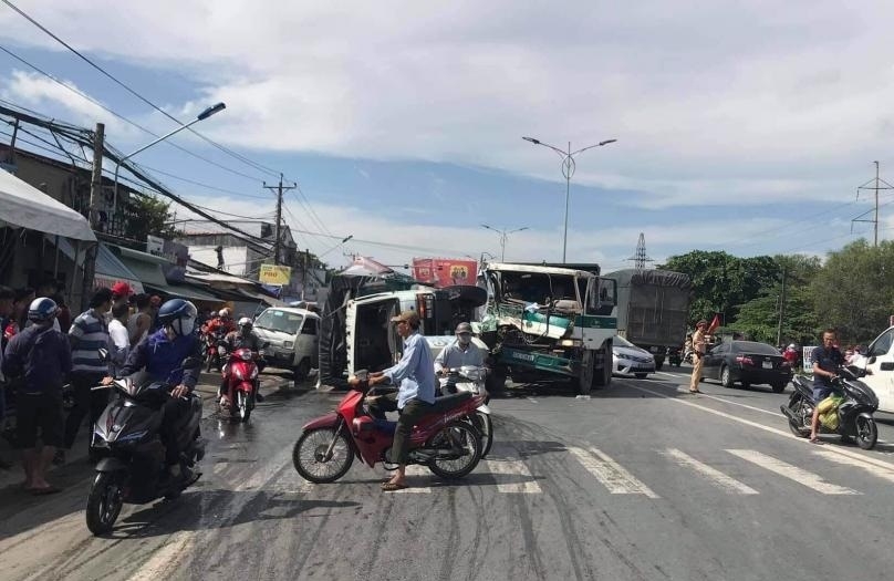 tien giang tai nan lien hoan khien quoc lo 1a un tac keo dai