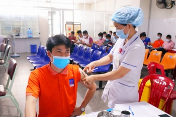 Đẩy nhanh tiến độ tiêm vắc-xin cho người lao động