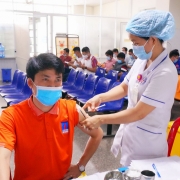 Đẩy nhanh tiến độ tiêm vắc-xin cho người lao động