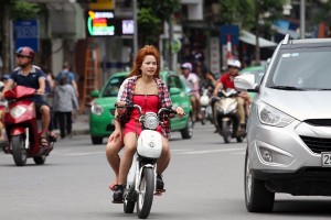 Những hình ảnh vi phạm luật giao thông trên đường phố Hà Nội