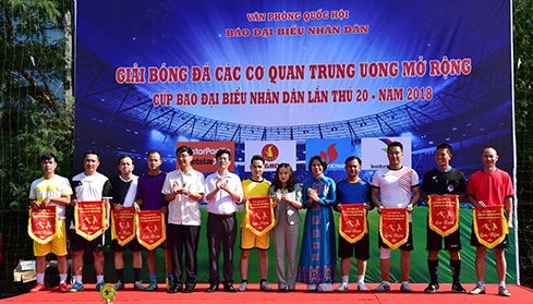 doi bong da pvn tham gia cup bao dai bieu nhan dan nam 2018