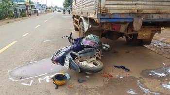 Bình Phước: Một phụ nữ thiệt mạng sau khi đâm vào đuôi xe tải