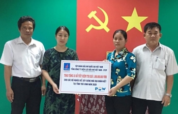 PV Power trao tặng 65 sổ tiết kiệm cho các hộ nghèo tại các tỉnh Vĩnh Long, Bạc Liêu, Trà Vinh, Hậu Giang