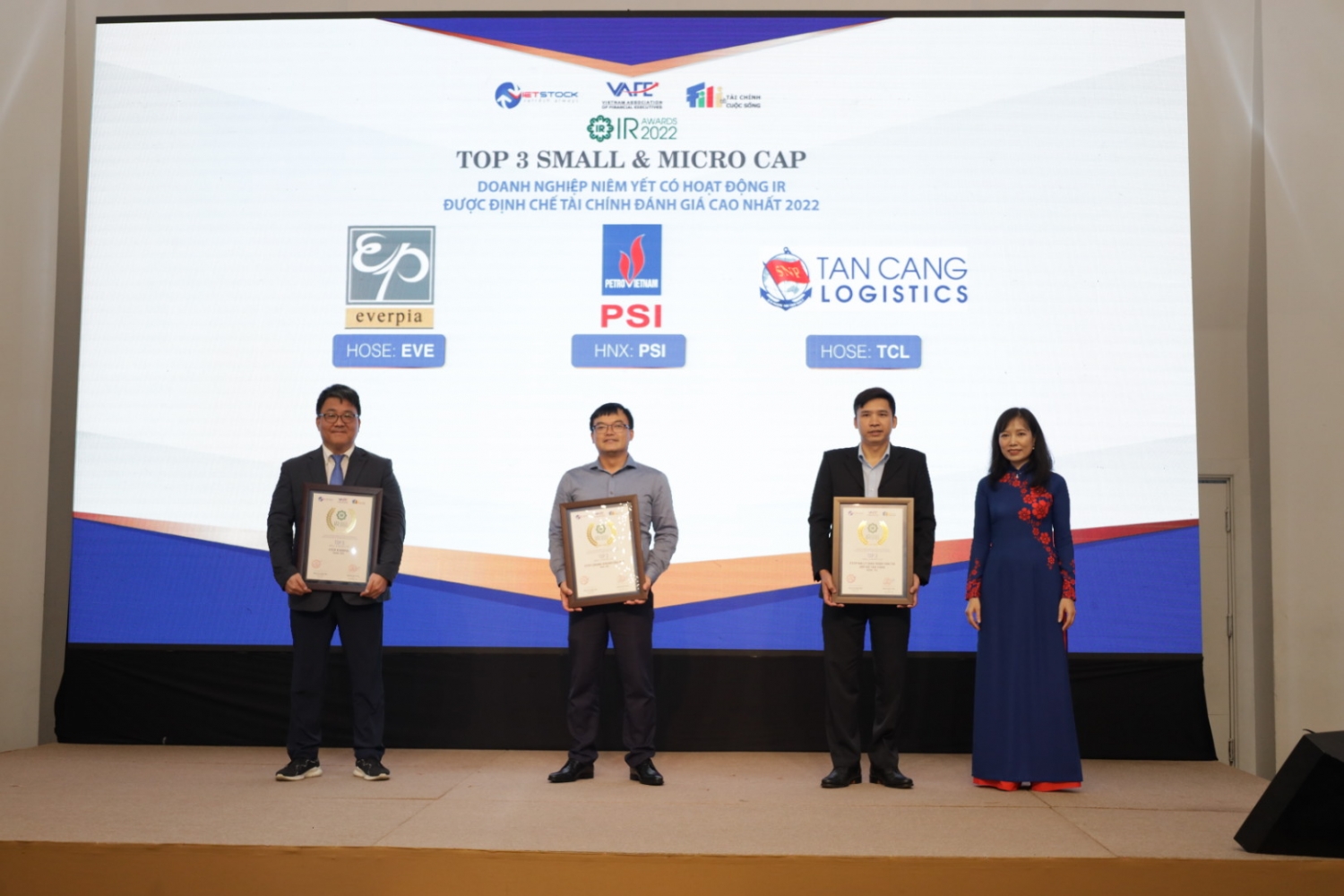 Đại diện PSI nhận vinh danh tại IR Awards 2022