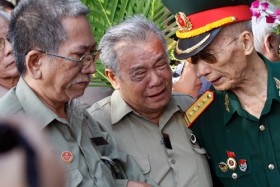 Các cựu chiến binh xúc động viếng Đại tướng Võ Nguyên Giáp
