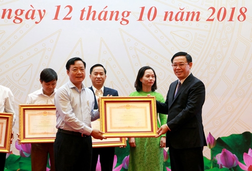 ty le ho ngheo ca nuoc giam con 55 vao cuoi nam 2018
