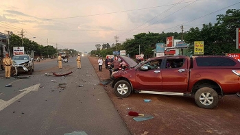 Bình Phước: Hai ô tô đâm trực diện, 3 người bị thương nặng