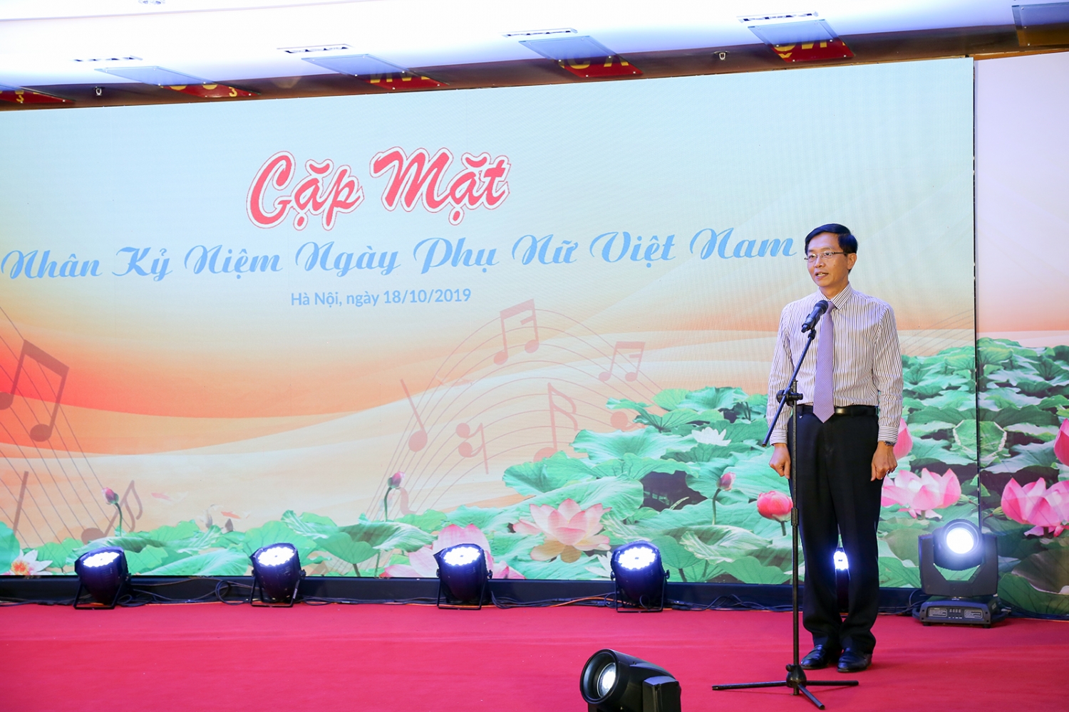 cong doan co quan tap doan dau khi viet nam gap mat nu can bo nguoi lao dong nhan dip 2010