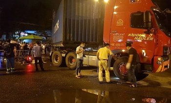 Nam công nhân bị xe container đâm tử vong