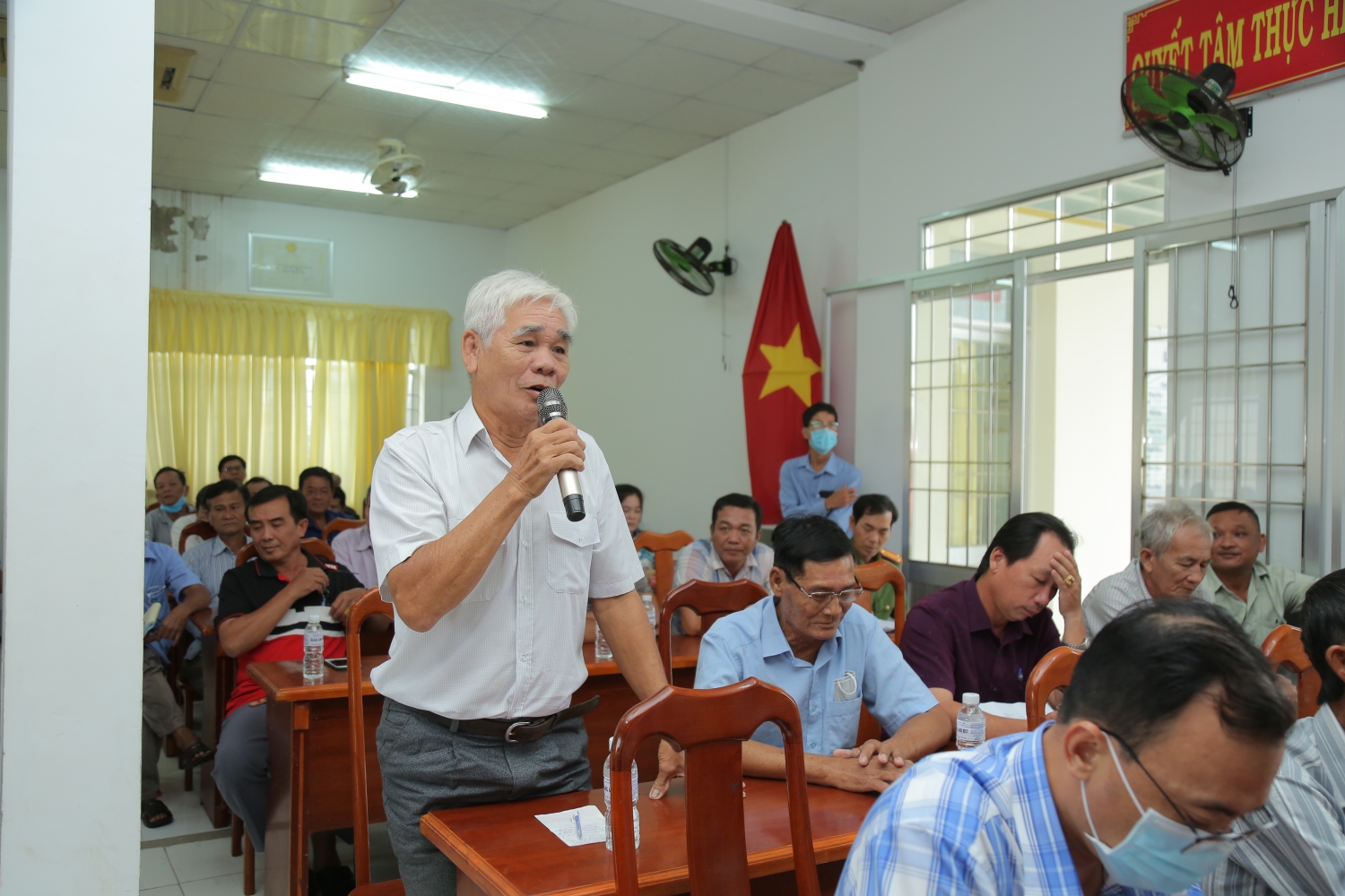 Đồng chí Lê Mạnh Hùng tiếp xúc cử tri xã Hoà Thành trước Kỳ họp thứ 4, Quốc hội khoá XV