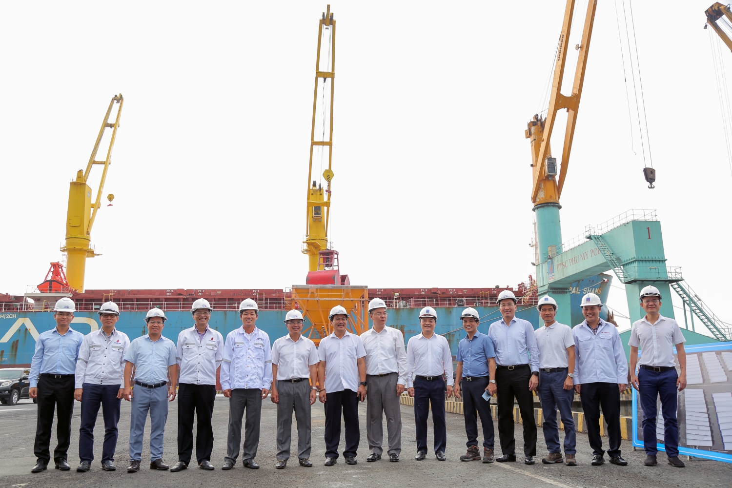Chủ tịch HĐTV Petrovietnam Hoàng Quốc Vượng kiểm tra chuỗi dự án kho chứa LNG Thị Vải Chủ tịch HĐTV Petrovietnam Hoàng Quốc Vượng kiểm tra chuỗi dự án kho chứa LNG Thị Vải