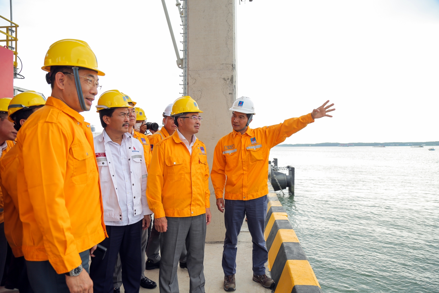 Chủ tịch HĐTV Petrovietnam Hoàng Quốc Vượng kiểm tra chuỗi dự án kho chứa LNG Thị Vải Chủ tịch HĐTV Petrovietnam Hoàng Quốc Vượng kiểm tra chuỗi dự án kho chứa LNG Thị Vải