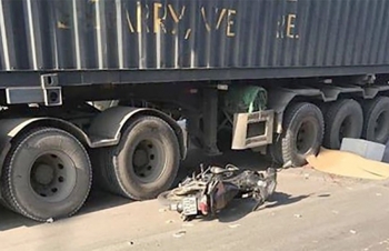 Nam giáo viên nước ngoài bị xe container cán tử vong