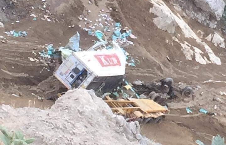 Xe container rơi xuống vực tại Lai Châu