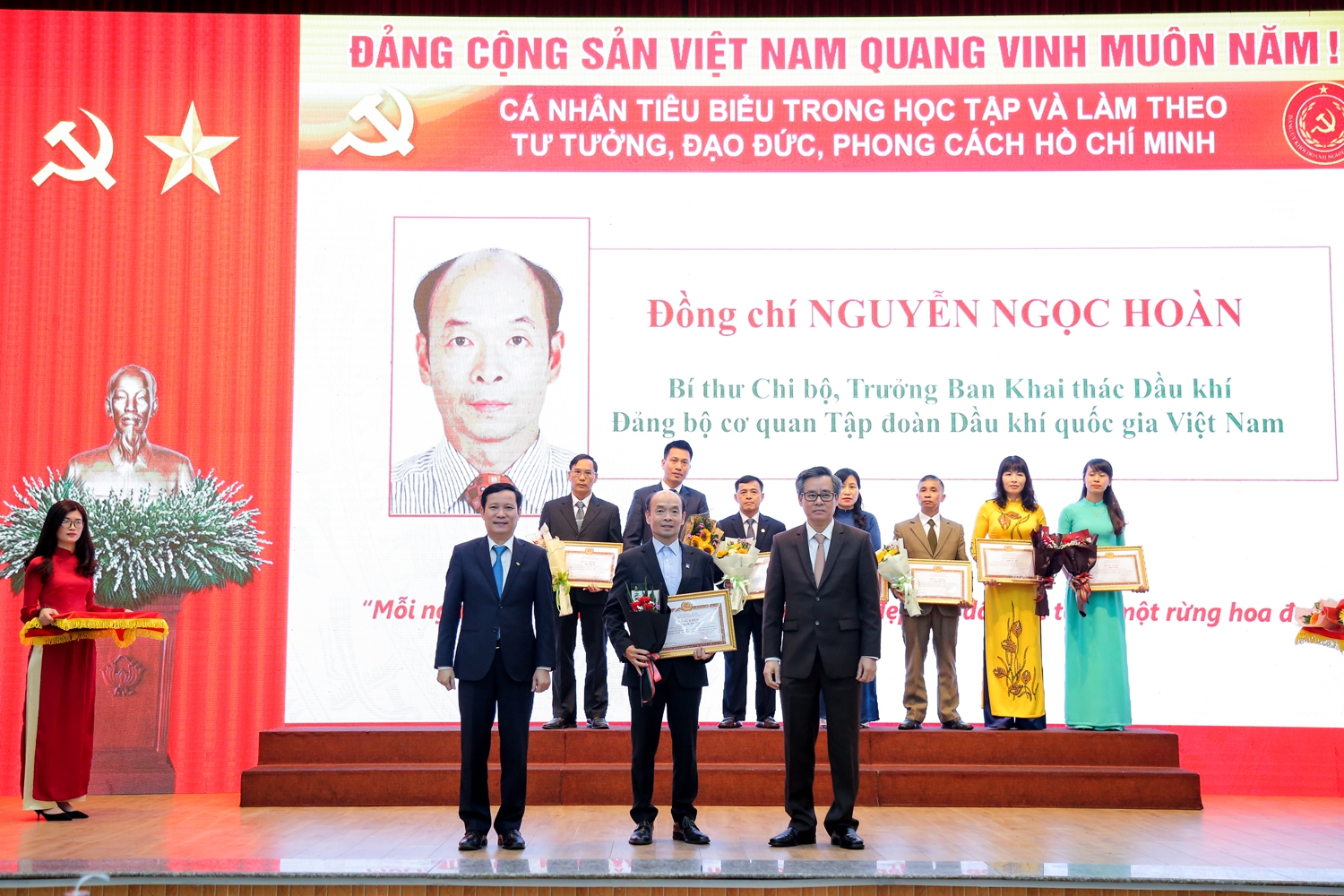 Tuyên dương 13 cá nhân, Bí thư chi bộ Dầu khí tiêu biểu trong học tập và làm theo Bác