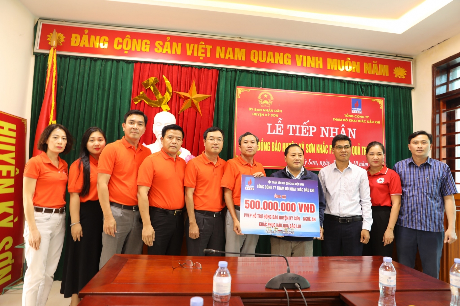 PVEP hỗ trợ đồng bào bị thiệt hại do bão lũ tại Nghệ An