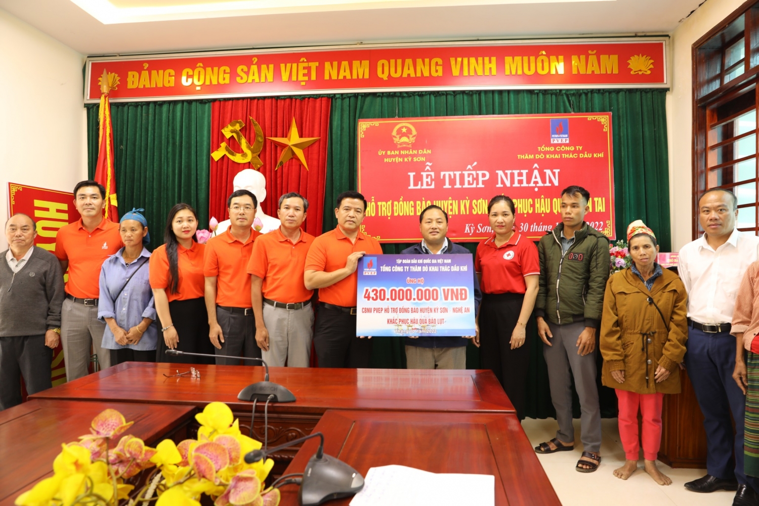 Pvep hỗ trợ đồng bào lũ lụt tại Nghệ An