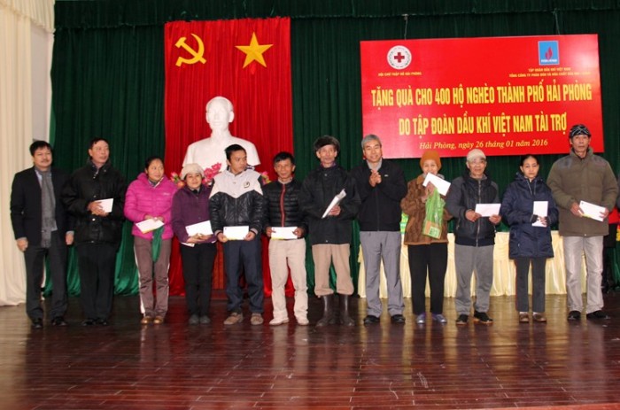 pvfcco dem tet am den nhung gia dinh kho khan hai phong