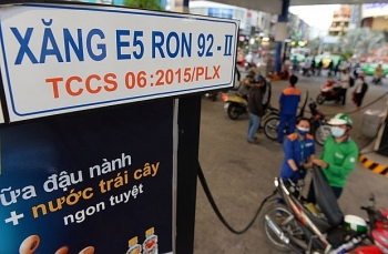 Phó Thủ tướng Vương Đình Huệ chỉ đạo điều hành giá xăng E5 RON 92, RON 95