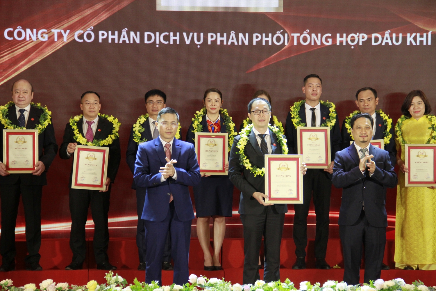 Petrovietnam cùng nhiều doanh nghiệp Dầu khí khẳng định vị thế trong Top 500 doanh nghiệp lớn nhất Việt Nam