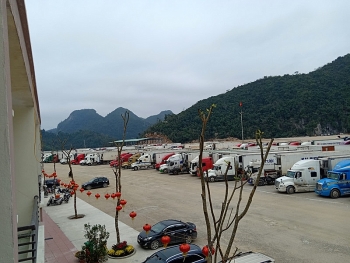 Vẫn còn hàng trăm xe trái cây ách tại biên giới Việt – Trung