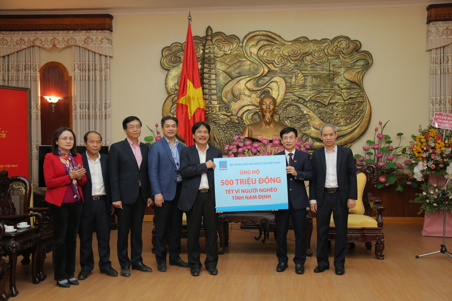 Petrovietnam ủng hộ chương trình Tết vì người nghèo tỉnh Nam Định 500 triệu đồng