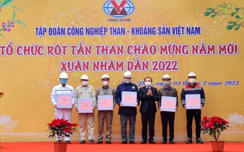 TKV xuất bán tấn than đầu tiên của năm Nhâm Dần 2022