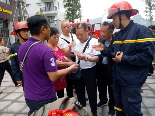 Cứu thoát 5 du khách trong vụ cháy khách sạn ở Hạ Long