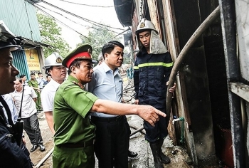 Chủ tịch UBND TP Hà Nội chỉ đạo chữa cháy và khắc phục hậu quả hỏa hoạn tại Trung Văn