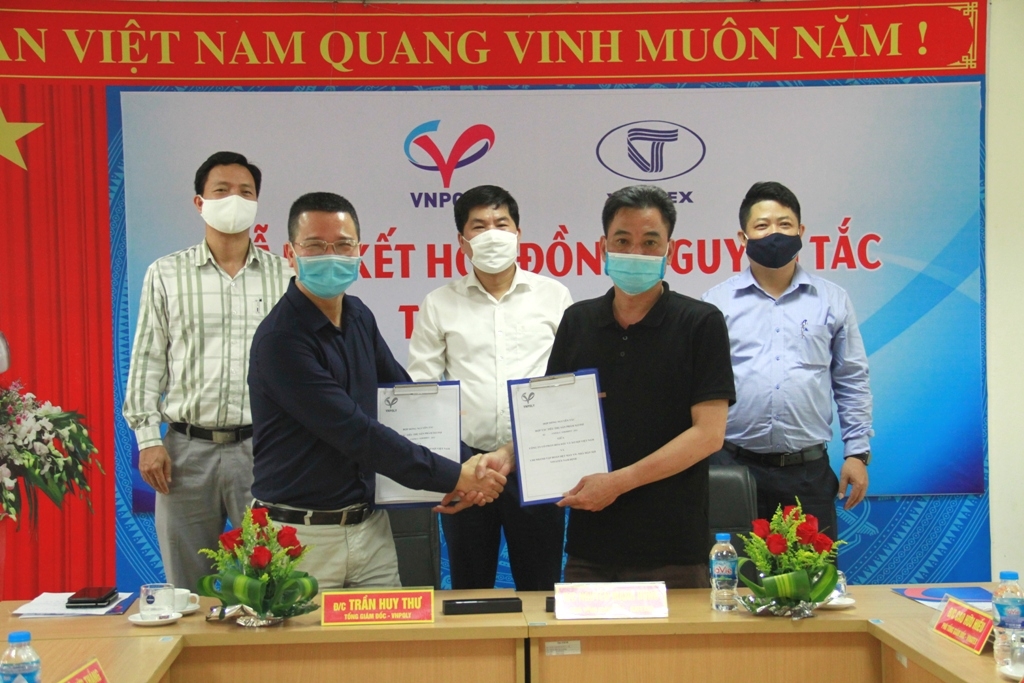 VNPOLY ký hợp đồng bao tiêu sản phẩm xơ PSF với các doanh nghiệp Dệt may miền Bắc