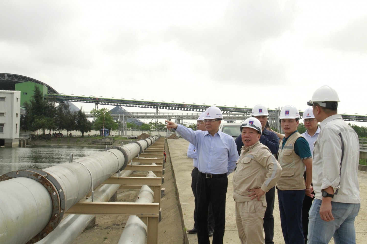 Đoàn công tác Petrovietnam đốc thúc tiến độ hệ thống thải tro xỉ NMNĐ Thái Bình 2.