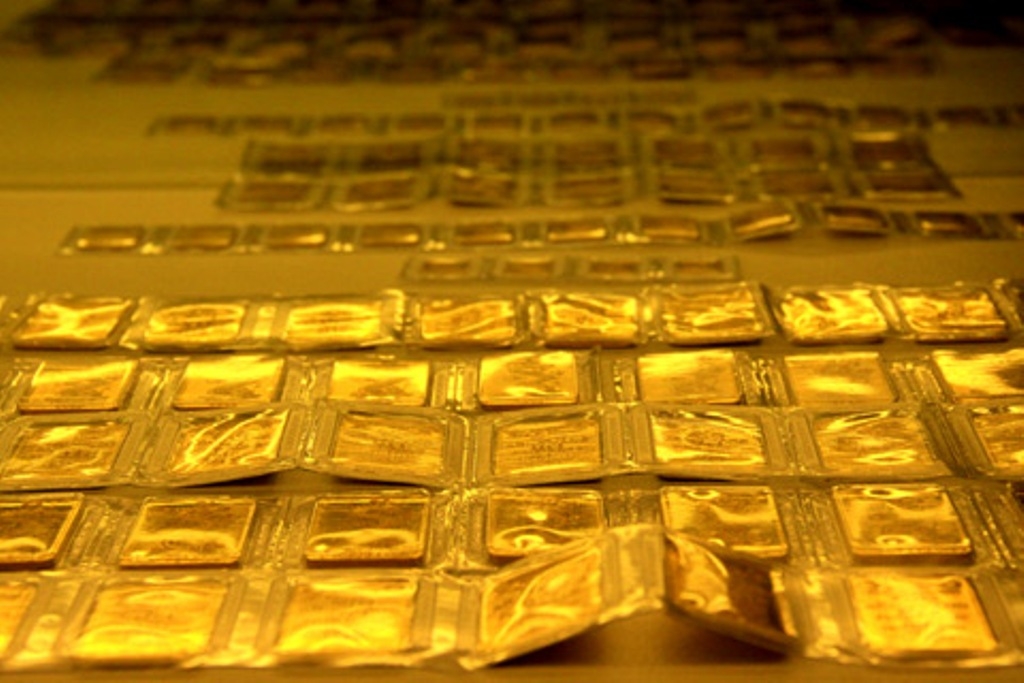 Giá vàng SJC trượt dốc, thấp hơn vàng thế giới 370 ngàn đồng/lượng