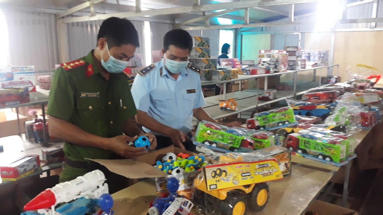 Nam Định: Triệt phá kho đồ chơi Trung thu lớn kỷ lục