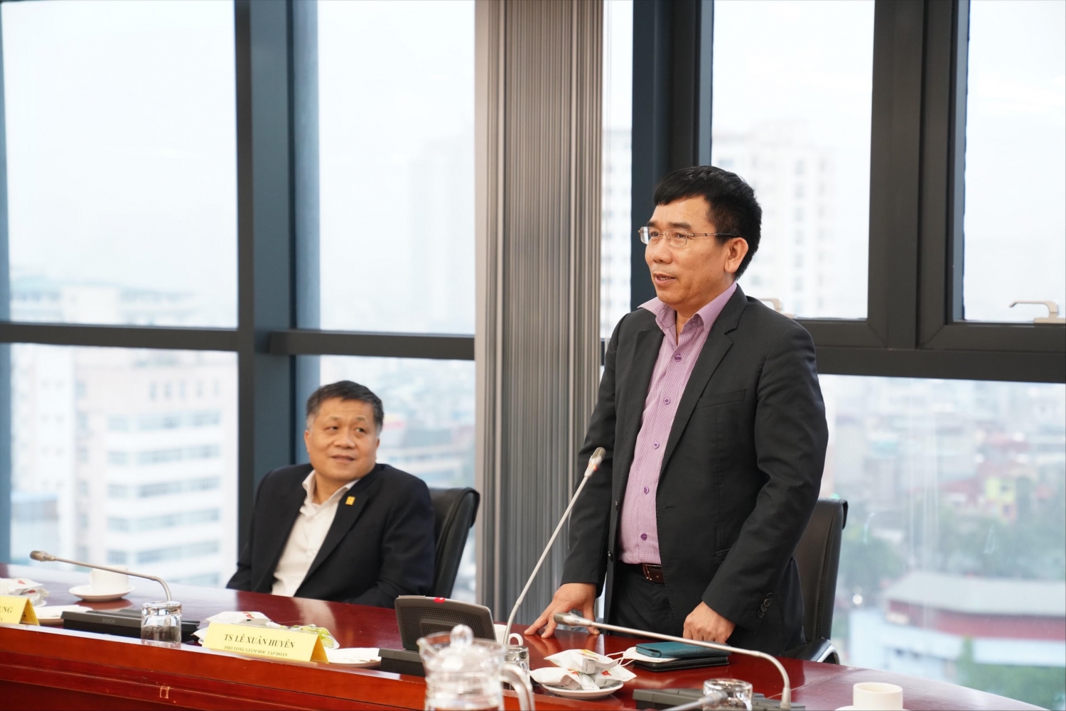 Petrovietnam công bố, trao quyết định bổ nhiệm lại Phó Viện trưởng VPI đối với TS. Nguyễn Minh Quý