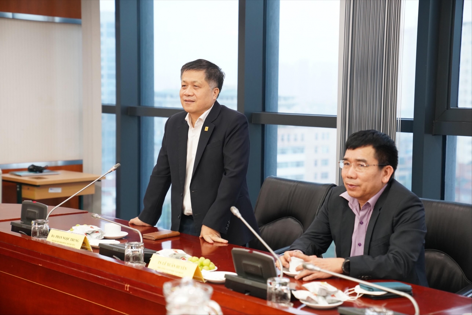 Petrovietnam công bố, trao quyết định bổ nhiệm lại Phó Viện trưởng VPI đối với TS. Nguyễn Minh Quý