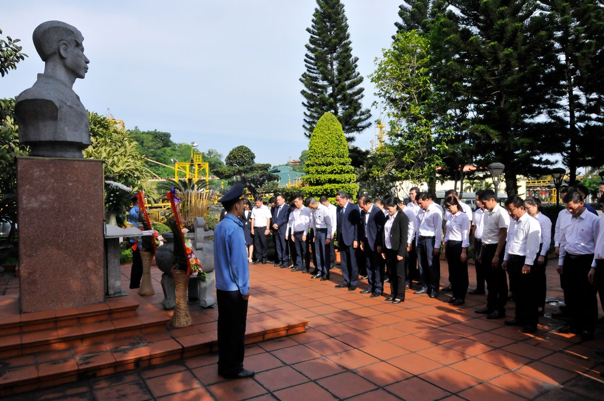 Lãnh đạo Tập đoàn TKV dâng hương tại các khu di tích lịch sử nhân kỷ niệm Ngày Truyền thống 12/11