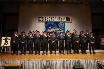 [PHOTO] Công Phượng nhỏ bé so với đồng đội CLB Mito Hollyhock