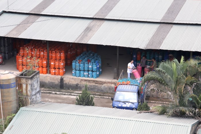 giat minh kho bom gas khong lo duoi chan cau thanh tri