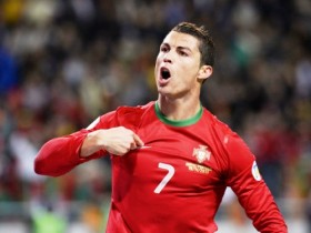 Tin bên lề World Cup: C. Ronaldo lại chấn thương, Fabregas đã là người của Chelsea...