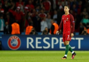 [PHOTO] CR7, Ibrahimovic lọt vào đội hình tệ nhất lượt 2 EURO 2016