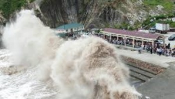 [Chùm ảnh] Hồng Kông 'tơi bời' vì sức mạnh của bão số 2