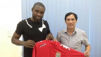 B.Bình Dương kí hợp đồng với kỉ lục gia V-League 2015