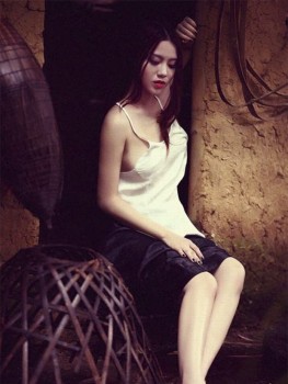 [PHOTO] Hot girl cảnh nóng Linh Miu mê mẩn Công Phượng