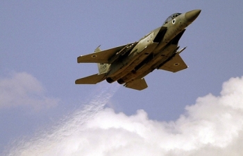 Máy bay chiến đấu Israel bung nắp buồng lái ở độ cao hơn 9.000m